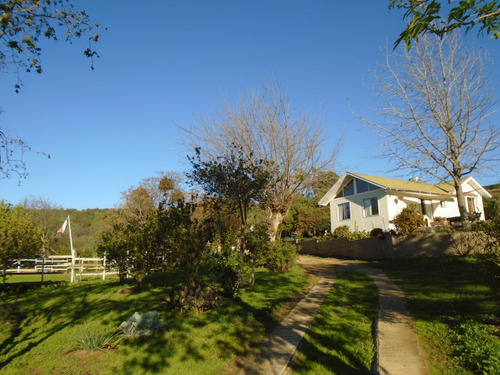 Parcela Con 2 Construcciones. Cercana Acceso Troncal Sur...