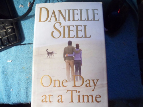 One Day At A Time - Danielle Steel Tapa Dura