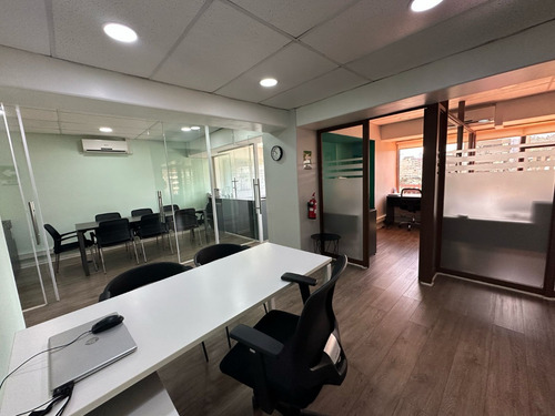 Arriendo Oficina 5 Privados, Sala De Reuniones, 2 Baños