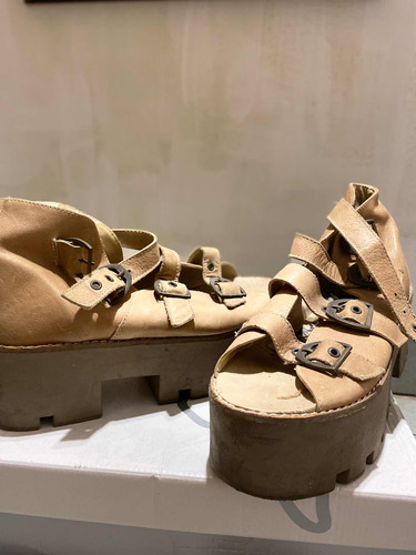 Sandalias Beige Cuero