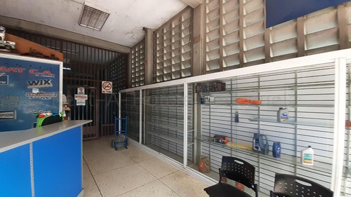 Imagen 14 de 30 de Local Comercial En Venta En Parroquia Unión Barquisimeto Lara ++23-17188 */ M.c T. N° +0-4-2-4- 5.5.6. 5.7. 5.9 *--**