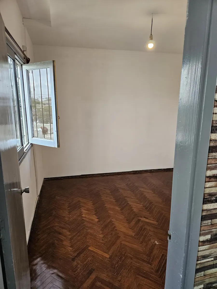 Tres Cruces. Se Alquila Impecable Apto, Excelente Iluminación, Con Vista Tipo Penthouse. Sin Gastos Comunes. · Foto 4