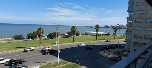 Imagen 1 de 29 de Venta Apartamento Con Hermosa Vista 3 Dormitorios Y Servicio Con 2 Garajes