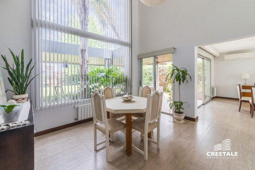 Imagen 11 de 30 de Importante Casa 2 Plantas. 3 Dormitorios En Venta. Piscina, Parque - Cadaques (funes Hills)