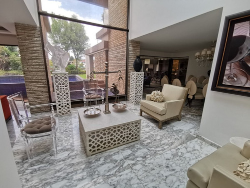 Casa En Venta En Bosques De Las Lomas Ya Remodelada Con Alberca (m2c330)