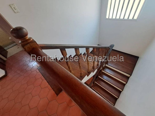 Casa En Venta En Santa Paula Caracas Calle Cerrada Pozo Agua