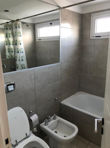 Imagen 6 de 20 de Dpto. De 2 Ambientes Con Cochera En Venta - Banfield Centro.