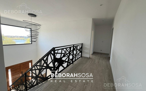 Casa En Venta Cuatro Dormitorios Seis Ambiente A La Laguna Pileta El Naudir Escobar