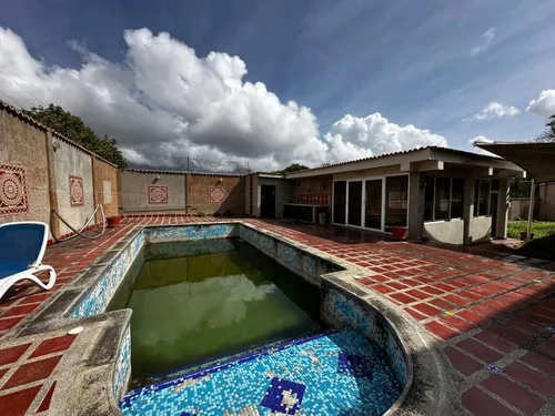 Casa En Venta En Parque Caiza