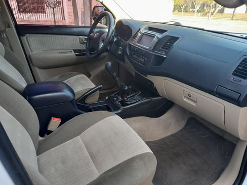Imagen 7 de 14 de Toyota Sw4 2014 3.0 Srv 171cv 4x4