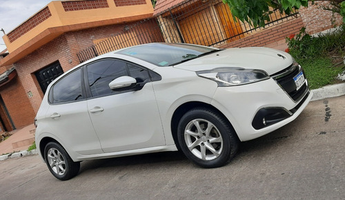 Imagen 3 de 25 de Peugeot 208 Allure