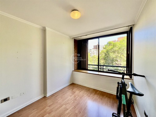 Departamento En Venta De 4 Dorm. En Las Condes .metro.