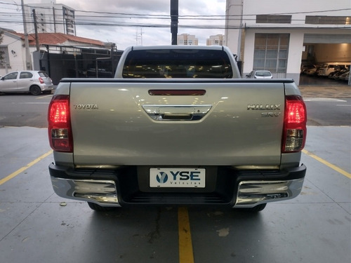 Imagem 4 de 13 de Toyota Hilux Hilux 2.8 Srv 4x4 Diesel