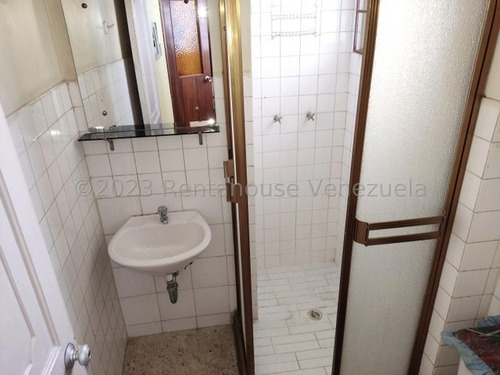 Imagen 14 de 30 de Apartamento En Venta En Av Pedro Leon Torres Barquisimeto De 125 Mts Con Una Excelente Distribución Entre 4 Habitaciones, 3 Baños, Cocina, Comedor, Sala Y Área De Balcón Gabriela C.
