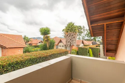 Casa En Venta En Canelon. Cod V15829
