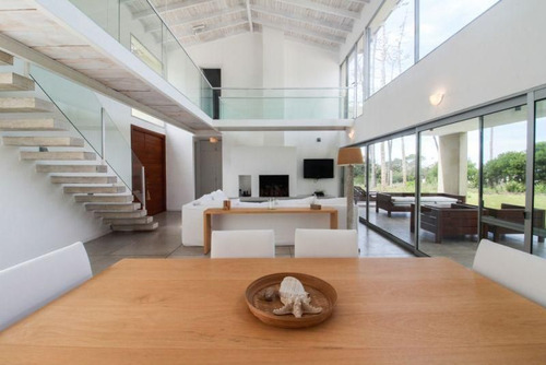 Casa En Alquiler De 4 Dormitorios En Laguna Blanca