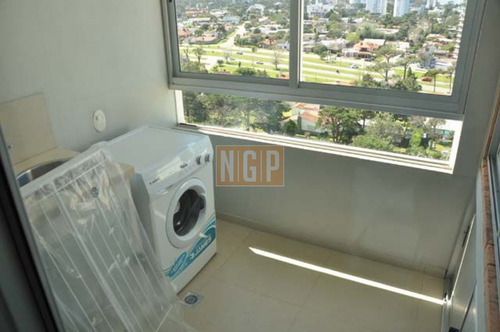 Apartamento En Mansa, 2 Dormitorios - Ref: 2965