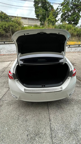 Toyota Corolla Sedan