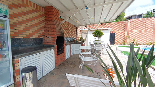 Maikelly Zabala Vende Casa En Barquisimeto , Zona Este, Piscina, 1000metros2 De Terreno, 600 Metros2 De Construcción. Mls 24-28298 Mz