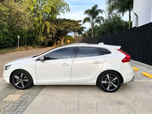 Volvo V40 2.0 T4 Drive-e R-design
