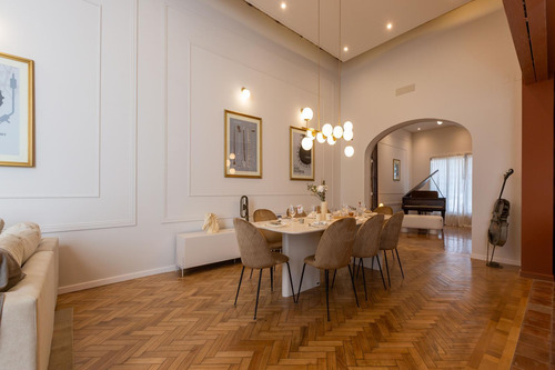 Casa Cuatro Dormitorios, Cochera Y Terraza Con Pileta En Venta Abasto