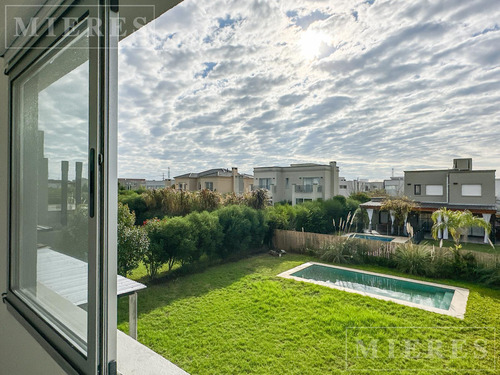 Casa En Venta En Lote Interno En Los Alisos, Nordelta