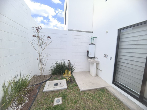 Casa Nueva En Querétaro Con Recámara Y Baño Privado En Planta Baja