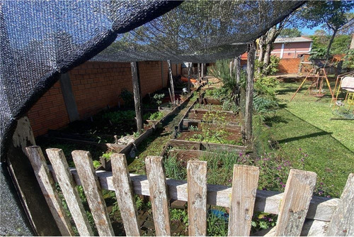 Vendo Casa Con Piscina Y Amplio Patio En Hohenau Centro: 5 Habitaciones Y 4 Baños.