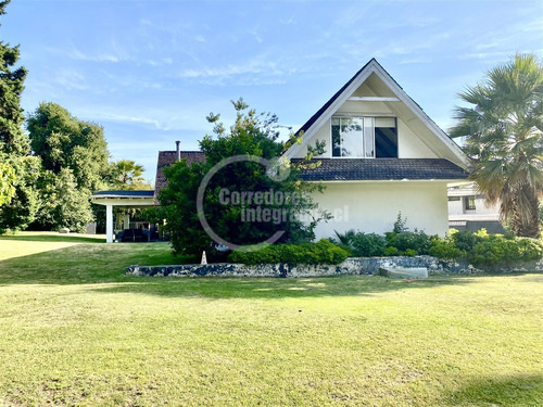 Casa En Arriendo De 5 Dorm. En Las Condes