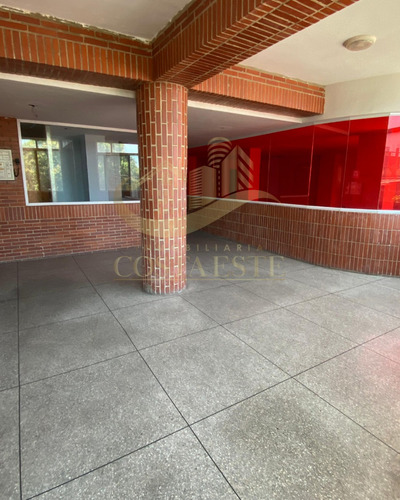 Venta Edificio Comercial De Cinco (5) Niveles Ubicado En Catia La Mar Ref 2356