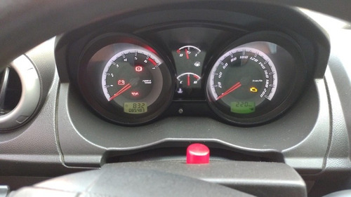 Imagem 3 de 5 de Ford Fiesta 2014 1.0 Rocam Se Flex 5p