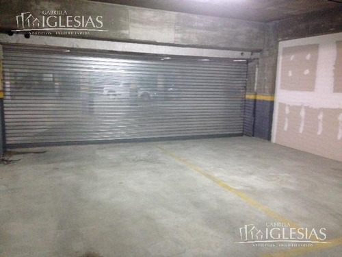 Imagen 1 de 10 de Cochera Subterranea Cubierta Cerrada Dos Autos En Alquiler