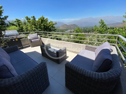 Casa En Venta De 4 Dorm. En Lo Barnechea Condominio