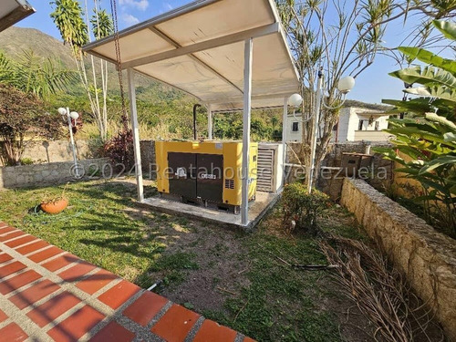 Casa Moderna En Venta Urb El Castaño Zona Privada Con Planta Electrica Y Piscina Se Vende Amoblada Kg:24-19915