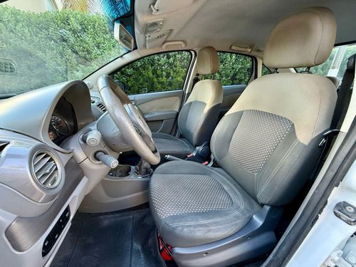 Fiat Grand Siena 1.6 16v Essence Flex 4p