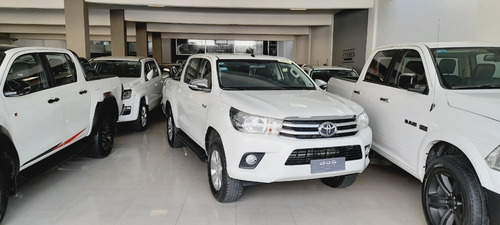Imagen 12 de 16 de Toyota Hilux 2.8 Cd Srv 177cv 4x4