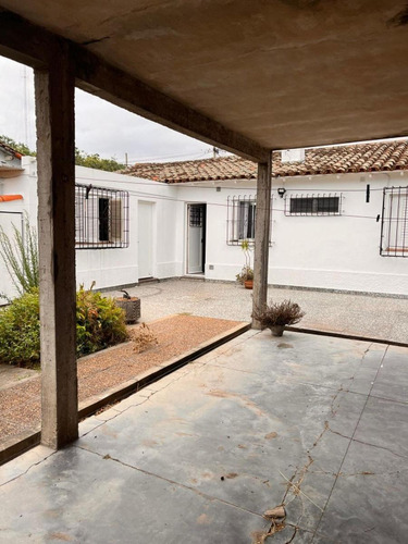 Casa En Venta - 2 Dormitorios 1 Baño - Cochera - 448mts2 - Libertad