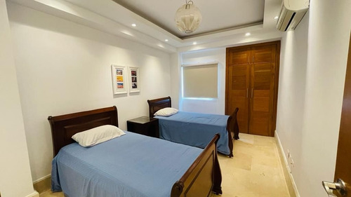 Apartamento Penthouse Amueblado En Alquiler En Evaristo Morales, Cercano A Sectores Como Piantini, Paraiso