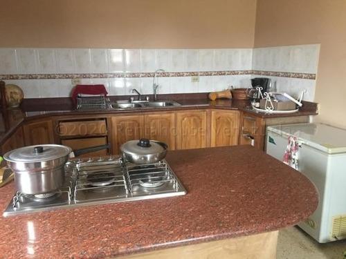 Imagen 6 de 10 de Oportunidad De Negocios En Este Amplio Galpón En Venta Ubicado En Punto Fijo