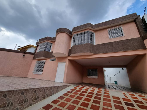 Imagen 1 de 19 de Adriana Atienzo Vende | Casa En Urb. La Trigaleña (foc-1140)