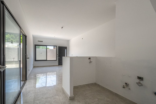Venta Duplex 2 Amb Con Terraza Y Cochera. Financia