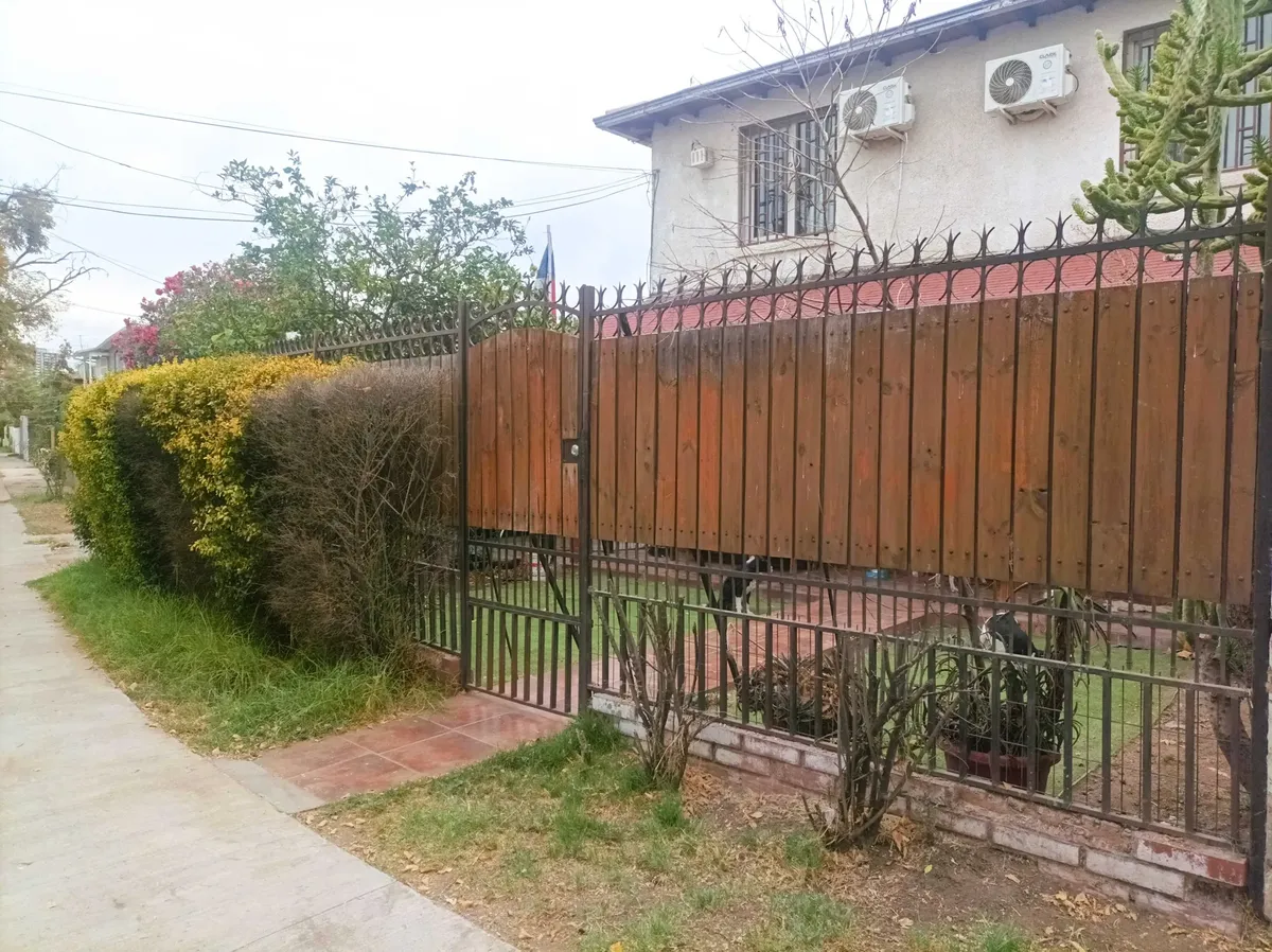 Imagen 1 de 26 de Amplia Casa En Diagonal Santa Elena. Lira (173194)