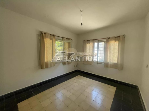 Venta De Tres Propiedades, Al Frente, Medio Y Fondo, Ubicada En Las Toscas Sur. Inm Atlántida.