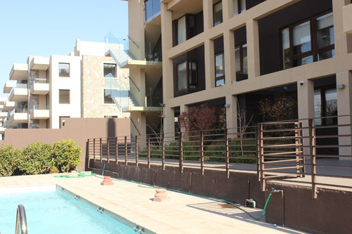 Triplex Con Amplios Espacios Y Modernas Comodidades