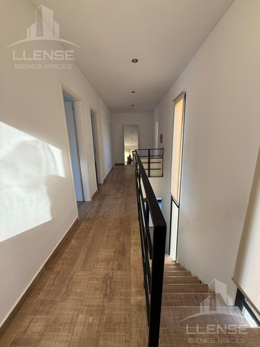 Casa 4 Ambientes Con Pileta En Alquiler - Guillermo E Hudson