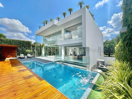 Casa Espectacular Con Piscina Y Excelente Distribucion A La Venta En La Floresta #24-14827 Mn Caracas - Chacao