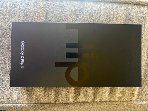 Samsung Galaxy Z Flip 4 (Usado)