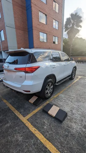 Fortuner 2.4 Sr, Diesel 4x2, Automatíca. Placa Termina En 4.