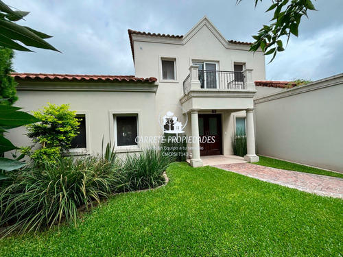 Casa En Venta Los Jazmines De 3 Dormitorios Y Dependencia. Pilar Del Este.