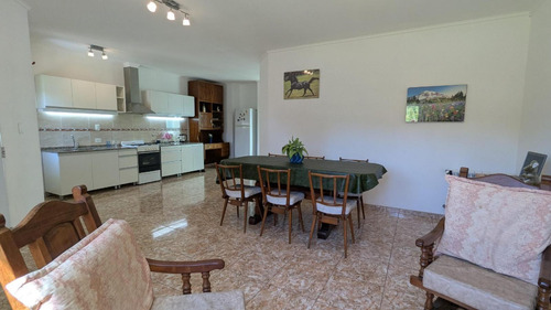 Casa En Venta - 3 Dormitorios 2 Baños - 238mts2 - Roque Perez